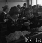 Lata 60., Warszawa, Polska.
Eksperymentalna Szkoła Podstawowa nr 176 przy placu Inwalidów.
Fot. Irena Jarosińska, zbiory Fundacji Ośrodka KARTA