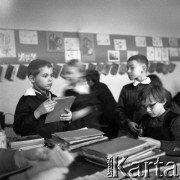 Lata 60., Warszawa, Polska.
Eksperymentalna Szkoła Podstawowa nr 176 przy placu Inwalidów.
Fot. Irena Jarosińska, zbiory Fundacji Ośrodka KARTA