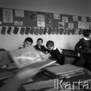 Lata 60., Warszawa, Polska.
Eksperymentalna Szkoła Podstawowa nr 176 przy placu Inwalidów.
Fot. Irena Jarosińska, zbiory Fundacji Ośrodka KARTA