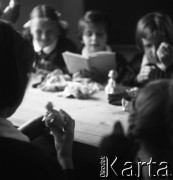 Lata 60., Warszawa, Polska.
Eksperymentalna Szkoła Podstawowa nr 176 przy placu Inwalidów.
Fot. Irena Jarosińska, zbiory Fundacji Ośrodka KARTA