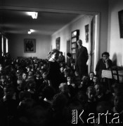 Lata 60., Warszawa, Polska.
Eksperymentalna Szkoła Podstawowa nr 176 przy placu Inwalidów.
Fot. Irena Jarosińska, zbiory Fundacji Ośrodka KARTA