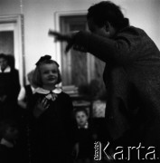 Lata 60., Warszawa, Polska.
Eksperymentalna Szkoła Podstawowa nr 176 przy placu Inwalidów.
Fot. Irena Jarosińska, zbiory Fundacji Ośrodka KARTA