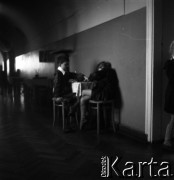 Lata 60., Warszawa, Polska.
Eksperymentalna Szkoła Podstawowa nr 176 przy placu Inwalidów.
Fot. Irena Jarosińska, zbiory Fundacji Ośrodka KARTA