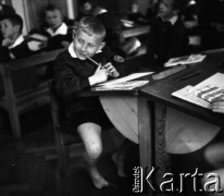 Lata 60., Warszawa, Polska.
Eksperymentalna Szkoła Podstawowa nr 176 przy placu Inwalidów.
Fot. Irena Jarosińska, zbiory Fundacji Ośrodka KARTA