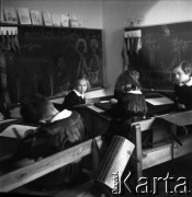 Lata 60., Warszawa, Polska.
Eksperymentalna Szkoła Podstawowa nr 176 przy placu Inwalidów.
Fot. Irena Jarosińska, zbiory Fundacji Ośrodka KARTA