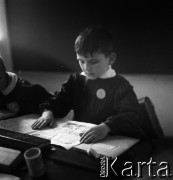 Lata 60., Warszawa, Polska.
Eksperymentalna Szkoła Podstawowa nr 176 przy placu Inwalidów.
Fot. Irena Jarosińska, zbiory Fundacji Ośrodka KARTA