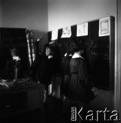 Lata 60., Warszawa, Polska.
Eksperymentalna Szkoła Podstawowa nr 176 przy placu Inwalidów.
Fot. Irena Jarosińska, zbiory Fundacji Ośrodka KARTA