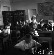 Lata 60., Warszawa, Polska.
Eksperymentalna Szkoła Podstawowa nr 176 przy placu Inwalidów.
Fot. Irena Jarosińska, zbiory Fundacji Ośrodka KARTA