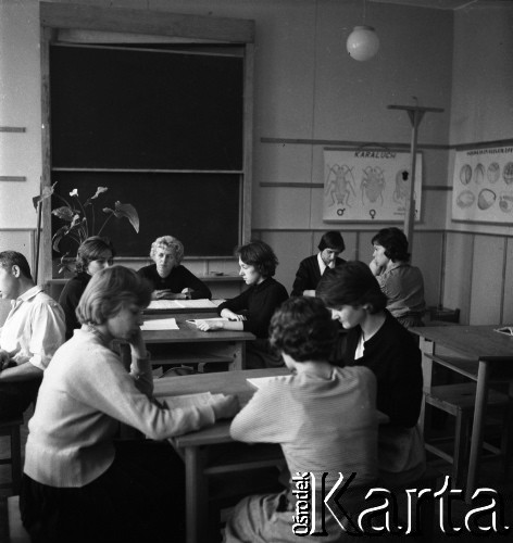 17.06.1960, Warszawa, Polska.
XVII Liceum Ogólnokształcące im. Andrzeja Frycza Modrzewskiego.
Fot. Irena Jarosińska, zbiory Fundacji Ośrodka KARTA