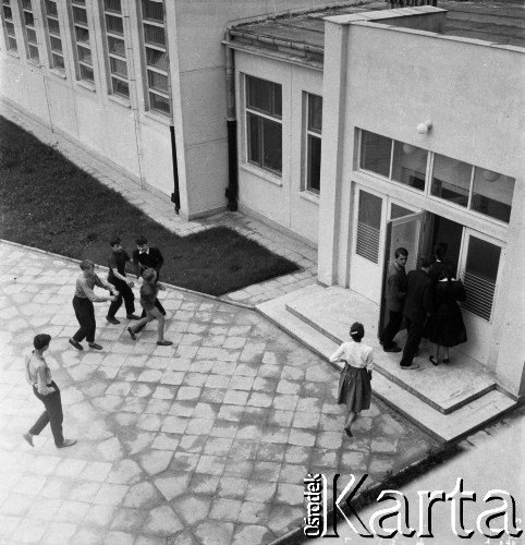 17.06.1960, Warszawa, Polska.
XVII Liceum Ogólnokształcące im. Andrzeja Frycza Modrzewskiego.
Fot. Irena Jarosińska, zbiory Fundacji Ośrodka KARTA
