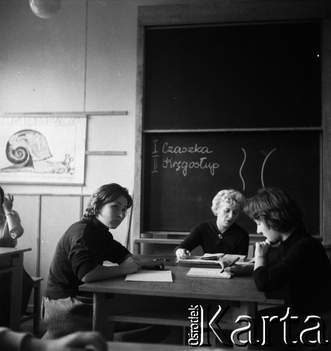 17.06.1960, Warszawa, Polska.
XVII Liceum Ogólnokształcące im. Andrzeja Frycza Modrzewskiego.
Fot. Irena Jarosińska, zbiory Fundacji Ośrodka KARTA