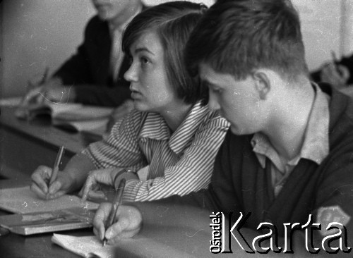 17.06.1960, Warszawa, Polska.
XVII Liceum Ogólnokształcące im. Andrzeja Frycza Modrzewskiego.
Fot. Irena Jarosińska, zbiory Fundacji Ośrodka KARTA