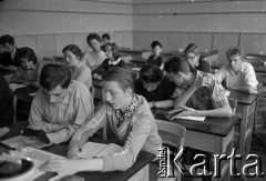 17.06.1960, Warszawa, Polska.
XVII Liceum Ogólnokształcące im. Andrzeja Frycza Modrzewskiego.
Fot. Irena Jarosińska, zbiory Fundacji Ośrodka KARTA