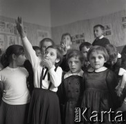 1963, Warszawa, Polska.
Szkoła podstawowa nr 203 im. Janka Krasickiego (obecnie im. Antoniny i Jana Żabińskich).
Fot. Irena Jarosińska, zbiory Fundacji Ośrodka KARTA