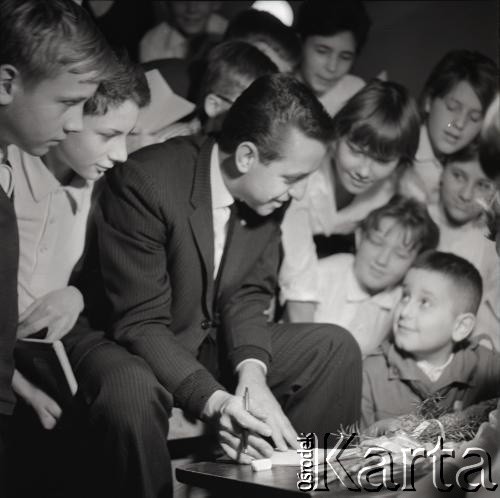 1964, Warszawa, Polska.
Wizyta meksykańskiego karykaturzysty i dziennikarza Eduarda del Rio 