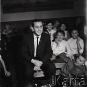 1964, Warszawa, Polska.
Wizyta meksykańskiego karykaturzysty i dziennikarza Eduarda del Rio 