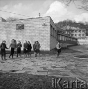 Lata 60., Pińczów, Polska.
Liceum Ogólnokształcące im. Hugona Kołłątaja.
Fot. Irena Jarosińska, zbiory Fundacji Ośrodka KARTA
