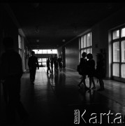 1961, Warszawa, Polska.
Szkoła podstawowa nr 171 im. Wojska Polskiego (obecnie nieistniejąca) przy ulicy Emilii Plater.
Fot. Irena Jarosińska, zbiory Fundacji Ośrodka KARTA
