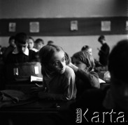 1961, Warszawa, Polska.
Szkoła podstawowa nr 171 im. Wojska Polskiego (obecnie nieistniejąca) przy ulicy Emilii Plater.
Fot. Irena Jarosińska, zbiory Fundacji Ośrodka KARTA
