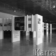 1976, Toruń, Polska.
II Europejska Konferencja Szkół Stowarzyszonych i Klubów UNESCO. Wystawa plastyczna towarzysząca konferencji..
Fot. Irena Jarosińska, zbiory Ośrodka KARTA