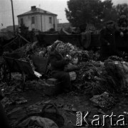 Lata 50., Warszawa, Polska.
Bazar Zieleniak.
Fot. Irena Jarosińska, zbiory Fundacji Ośrodka KARTA