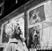 Lata 60., Warszawa, Polska.
Aktorka Bogusława Kożusznik podczas sesji zdjęciowej.
Fot. Irena Jarosińska, zbiory Fundacji Ośrodka KARTA