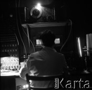1959, Warszawa, Polska.
Instytut Biologii Doświadczalnej im. M. Nenckiego PAN, n/z pracownicy instytutu podczas badań.
Fot. Irena Jarosińska, zbiory Fundacji Ośrodka KARTA