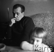 1959, Warszawa, Polska.
Marek Leykam, architekt, z synem.
Fot. Irena Jarosińska, zbiory Fundacji Ośrodka KARTA
