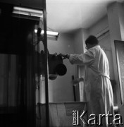 1959, Warszawa, Polska.
Archiwum Wytwórni Filmów Dokumentalnych (WFD) na ulicy Chełmskiej.
Fot. Irena Jarosińska, zbiory Fundacji Ośrodka KARTA