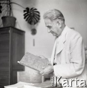 Lata 60., Warszawa, Polska.
Roman Kozłowski, paleontolog i geolog, profesor.
Fot. Irena Jarosińska, zbiory Ośrodka KARTA