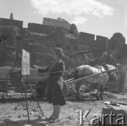 Lata 50., Warszawa, Polska.
Malarka na Podwalu.
Fot. Irena Jarosińska, zbiory Ośrodka KARTA