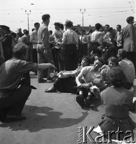 Lata 50., Warszawa, Polska.
Obchody święta 1 Maja.
Fot. Irena Jarosińska, zbiory Ośrodka KARTA
