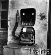1954, Józefów, Polska.
Mazowieckie Zakłady Przemysłu Drożdżowego, n/z maska gazowa na wyposażeniu zakładowej straży pożarnej.
Fot. Irena Jarosińska, zbiory Fundacji Ośrodka KARTA
