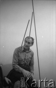 Lato 1981, Warszawa, Polska.
Wernisaż w mieszkaniu artystów - malarzy Małgorzaty Emilii i Andrzeja Dłużniewskich przy ul. Piwnej.
Fot. Irena Jarosińska, zbiory Ośrodka KARTA