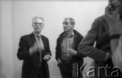 Lato 1981, Warszawa, Polska.
Wernisaż w mieszkaniu artystów - malarzy Małgorzaty Emilii i Andrzeja Dłużniewskich przy ul. Piwnej.
Fot. Irena Jarosińska, zbiory Ośrodka KARTA
