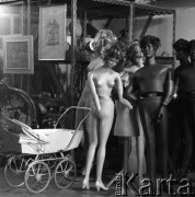 Zima 1977, Warszawa, Polska.
Rekwizytornia Telewizji Polskiej. 
Fot. Irena Jarosińska, zbiory Ośrodka KARTA
