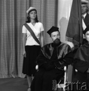 1976, Warszawa, Polska.
Uroczystość nadania tytułu honoris causa Akademii Medycznej dr Aleksandrowi Rytlowi z Chicago.
Fot. Irena Jarosińska, zbiory Ośrodka KARTA