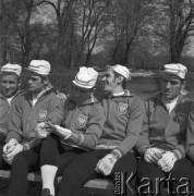 1971, Polska.
Kolarska reprezentacja Polski. 2. z prawej Ryszard Szurkowski, dwukrotny zwycięzca Wyścigu Pokoju.
Fot. Irena Jarosińska, zbiory Ośrodka KARTA