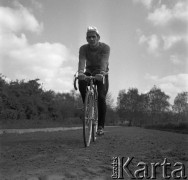 1971, Polska.
Kolarz Ryszard Szurkowski, dwukrotny zwycięzca Wyścigu Pokoju.
Fot. Irena Jarosińska, zbiory Ośrodka KARTA