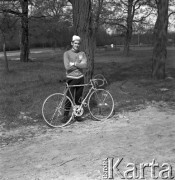 1971, Polska.
Kolarz Ryszard Szurkowski, dwukrotny zwycięzca Wyścigu Pokoju.
Fot. Irena Jarosińska, zbiory Ośrodka KARTA