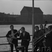 1968, Gdańsk, Polska.
Zespół jazzowy Flamingo na Długim Pobrzeżu, przy rzece Mołtawie.
Fot. Irena Jarosińska, zbiory Ośrodka KARTA