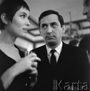 1968, Warszawa, Polska.
Aktorzy Gustaw Holoubek i Maria Wachowiak w restauracji SPATiF w czasie spotkania z francuskimi aktorami.
Fot. Irena Jarosińska, zbiory Ośrodka KARTA