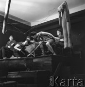 1963, Opole, Polska.
Sceny z trzeciej wersji spektaklu Akropolis w sali Teatru Laboratorium 13 Rzędów.
Fot. Irena Jarosińska, zbiory Ośrodka KARTA