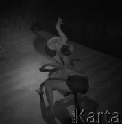 1965 (prawdopodobnie), Wrocław, Polska.
Ćwiczenia aktorskie w sali Teatru Laboratorium, wkrótce po przeniesieniu się Teatru z Opola do Wrocławia. 
Fot. Irena Jarosińska, zbiory Ośrodka KARTA