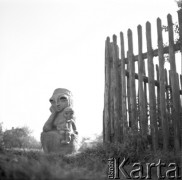 1968, Orońsko, Polska.
Plenerowa ekspozycja rzeźb, obecnie Centrum Rzeźby Polskiej .
Fot. Irena Jarosińska, zbiory Ośrodka KARTA