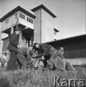 1968, Orońsko, Polska.
Plenerowa ekspozycja rzeźb, obecnie Centrum Rzeźby Polskiej .
Fot. Irena Jarosińska, zbiory Ośrodka KARTA