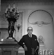 Lata 60.-70., Warszawa, Polska.
Jerzy Żurawlew - pianista, kompozytor, rektor Konserwatorium Warszawskiego. 
Fot. Irena Jarosińska, zbiory Ośrodka KARTA