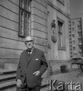 Lata 60.-70., Warszawa, Polska.
Jerzy Żurawlew - pianista, kompozytor, rektor Konserwatorium Warszawskiego. 
Fot. Irena Jarosińska, zbiory Ośrodka KARTA