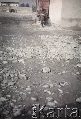 1992, Kabul, prowincja Kabul, Afganistan.
Wojskowy w punkcie kontrolnym.
Fot. Irena Jarosińska, zbiory Ośrodka KARTA