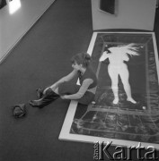 Lata 70., Warszawa, Polska.
Wystawa w Galerii Współczesnej prowadzonej przez Marię i Janusza Boguckich. 
Fot. Irena Jarosińska, zbiory Ośrodka KARTA